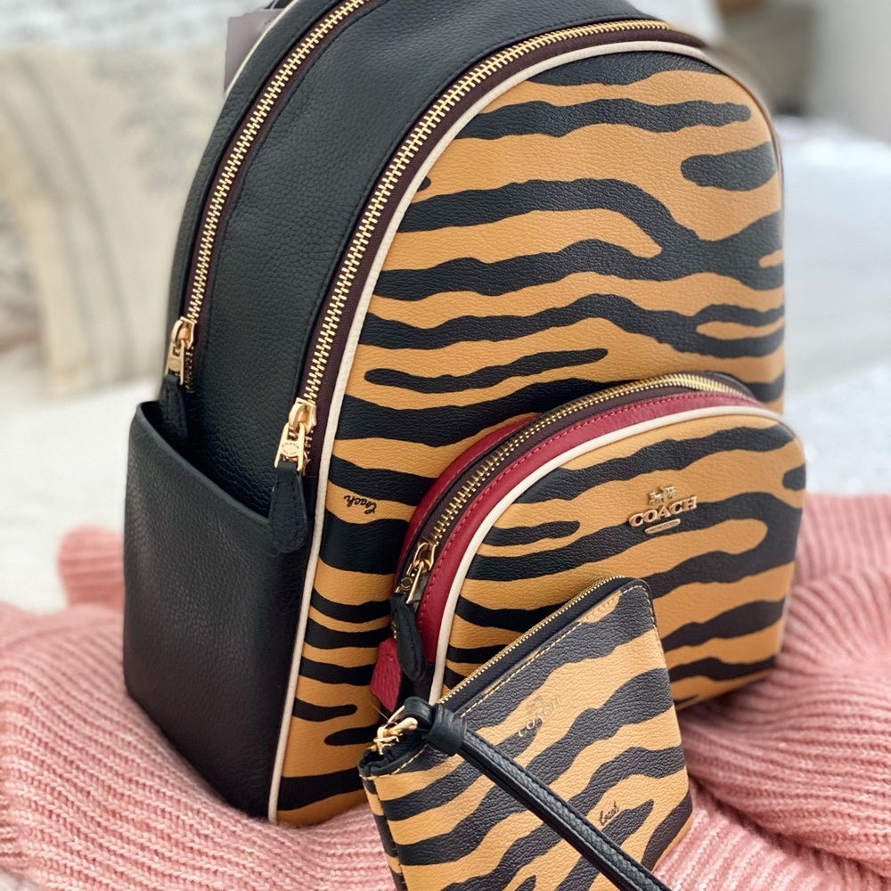 🆕 COACH | Backpack Tiger Print & Tiger Wristlet Bundle